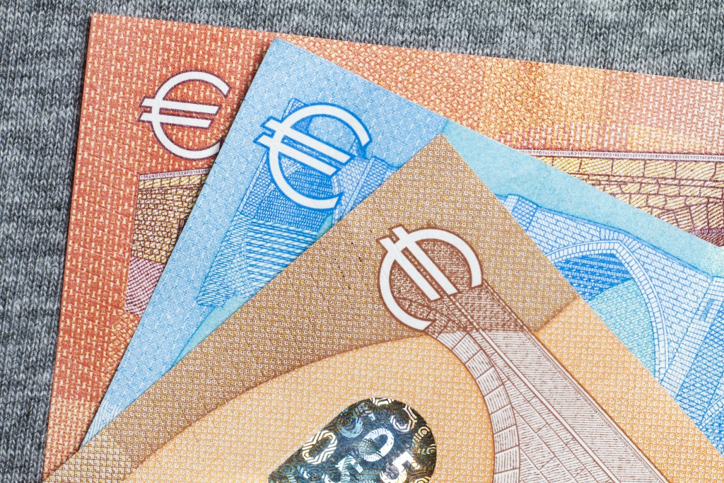 shutterstock_666293575_EUR.jpg